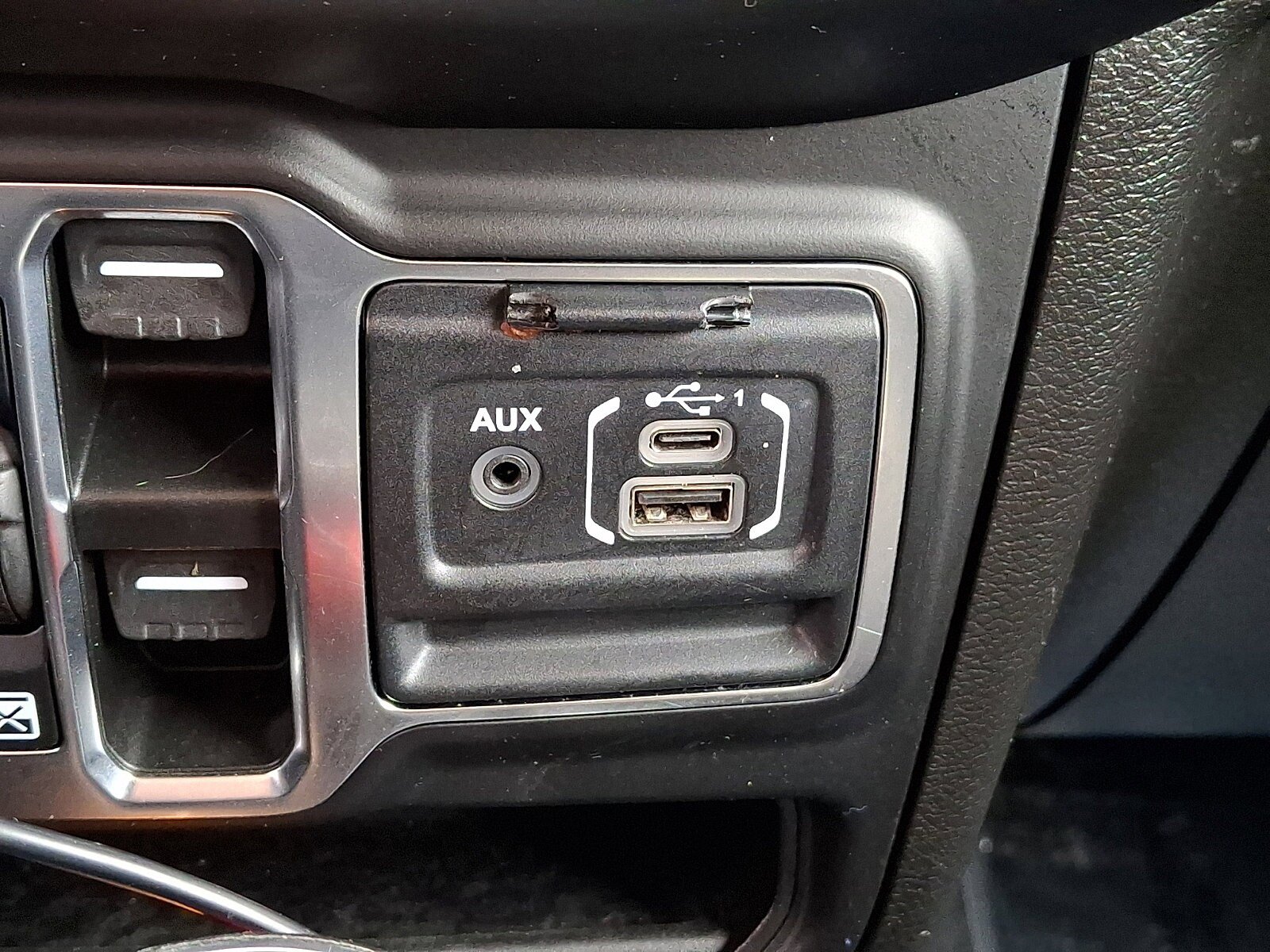 Used 2023 Jeep Gladiator Overland AWD/4WD image 24