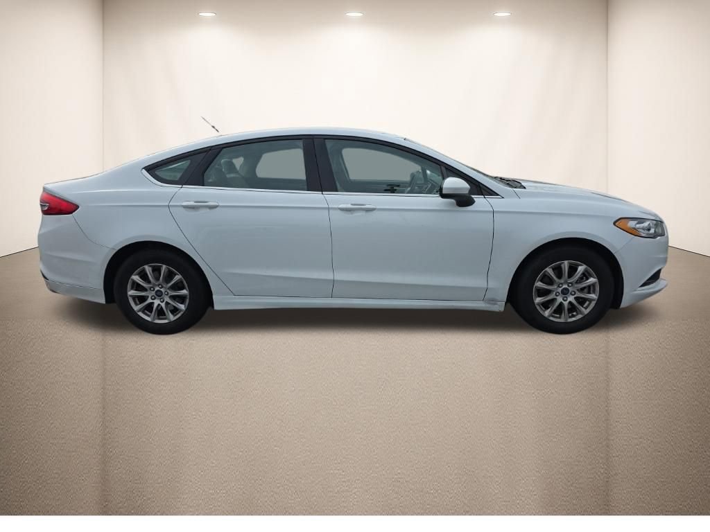 Used 2017 Ford Fusion S image 3