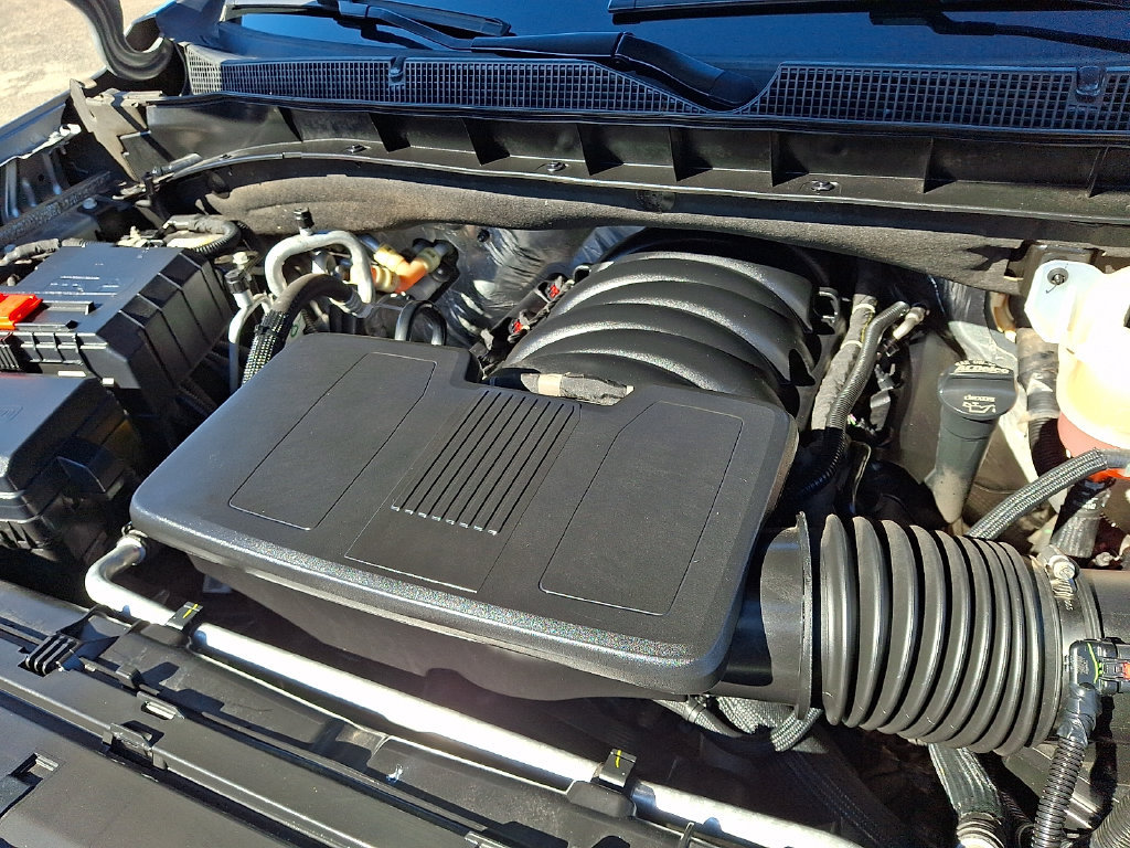 Used 2025 Chevrolet Suburban Z71 AWD/4WD image 30
