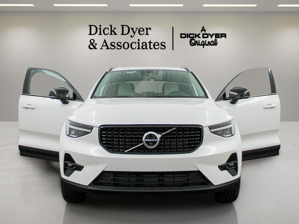 New 2026 Volvo XC40 B4 Plus w/ Protection Package Premier FWD image 8