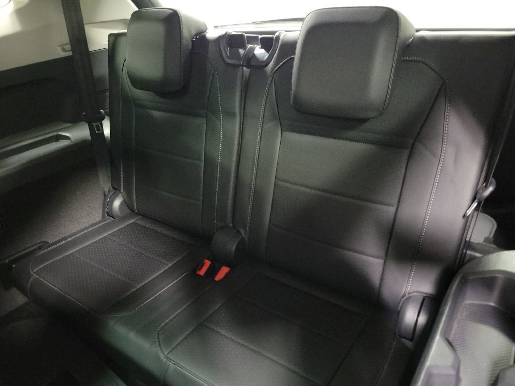 Used 2020 Volkswagen Tiguan SE w/ Panoramic Sunroof Package FWD image 33