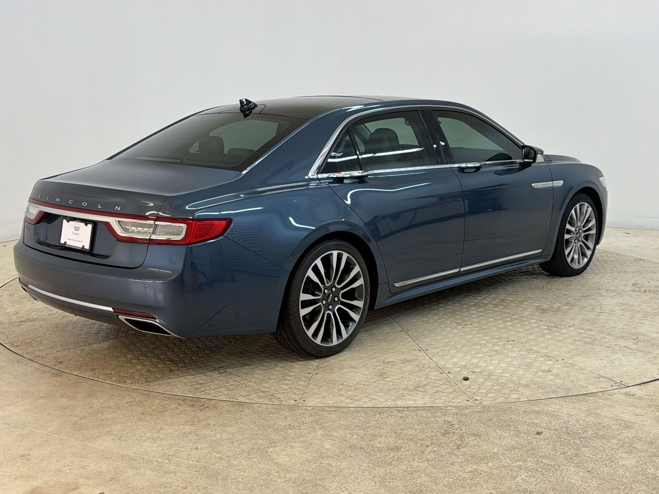 Used 2019 Lincoln Continental Select w/ Continental Climate Package FWD image 9