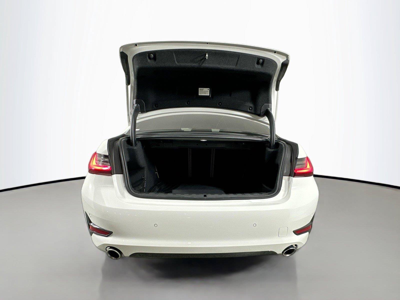 Used 2022 BMW 330i Sedan w/ Driving Assistance Package RWD image 26