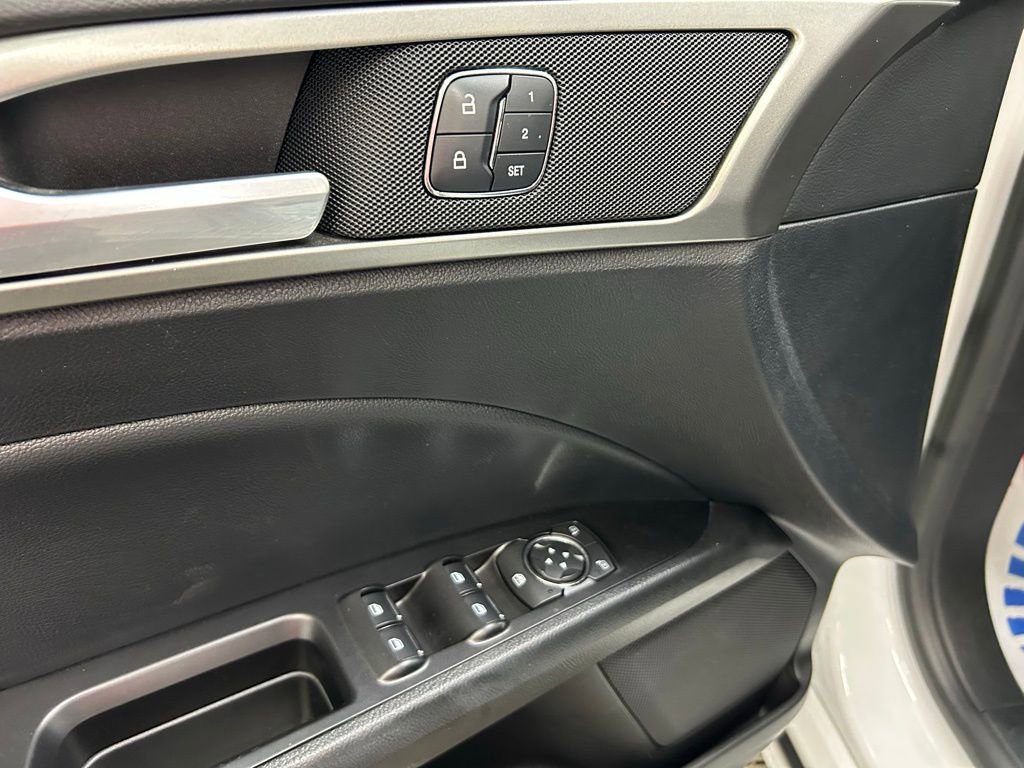 Used 2018 Ford Fusion SE w/ Fusion SE Technology Package image 20