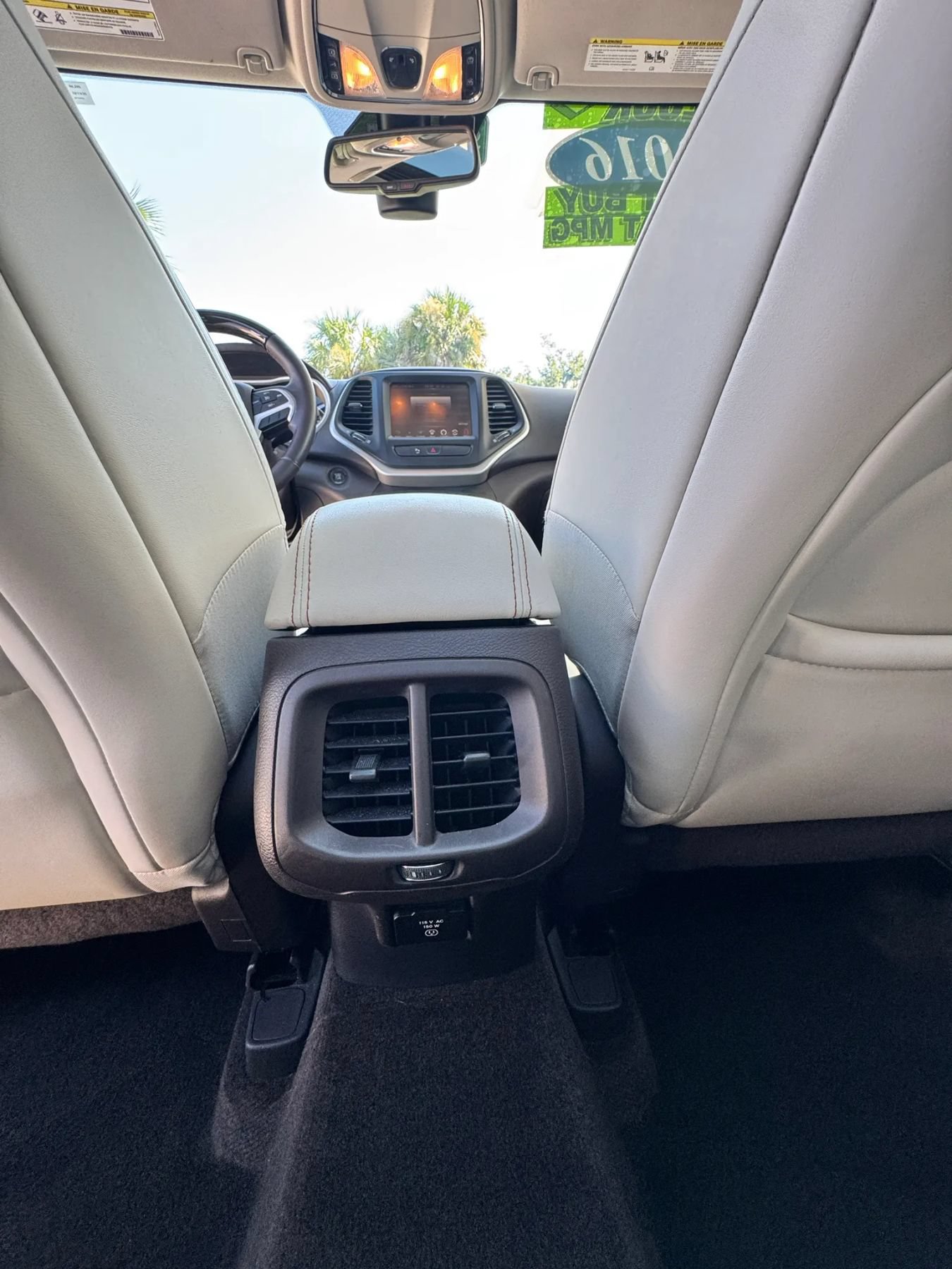 Used 2016 Jeep Cherokee Overland FWD image 14