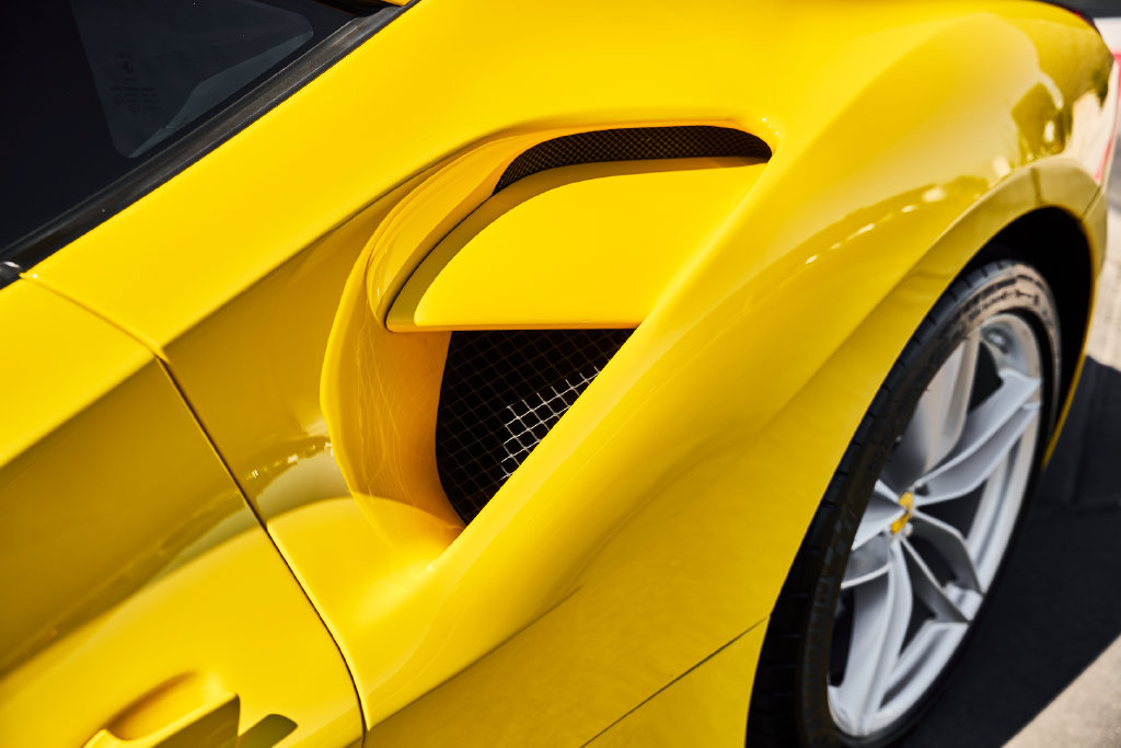 Used 2017 Ferrari 488 GTB RWD image 8