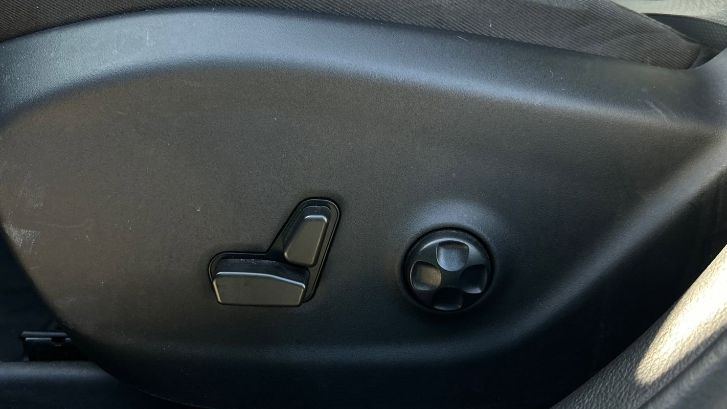 Used 2021 Jeep Cherokee Latitude Lux w/ Comfort/Convenience Group image 35