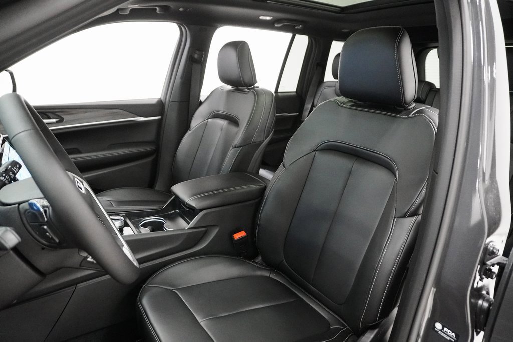 New 2026 Jeep Grand Cherokee Limited w/ Limited Altitude Package image 10