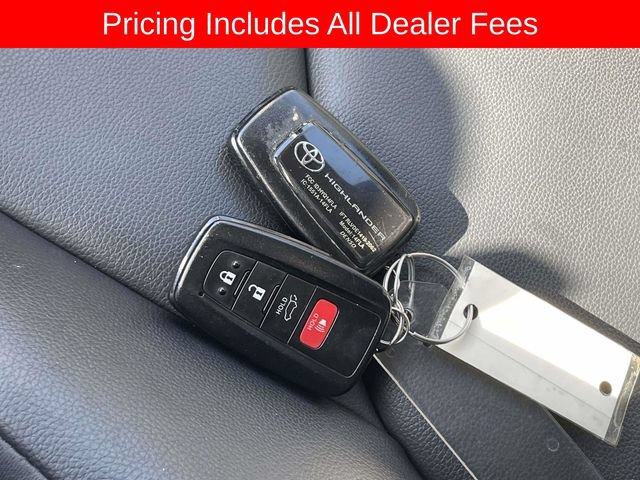 Used 2022 Toyota Highlander XLE AWD/4WD image 41