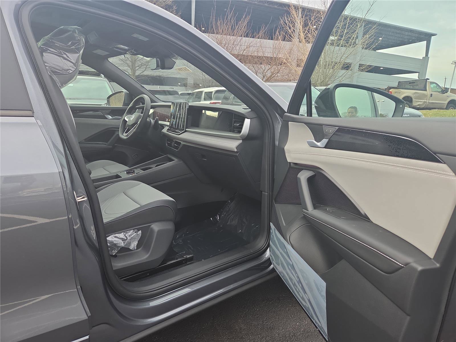 New 2026 Volkswagen Tiguan SE R-Line image 26