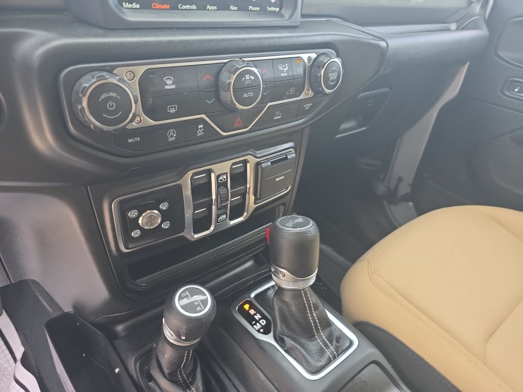 Used 2022 Jeep Wrangler Unlimited Sahara AWD/4WD image 10