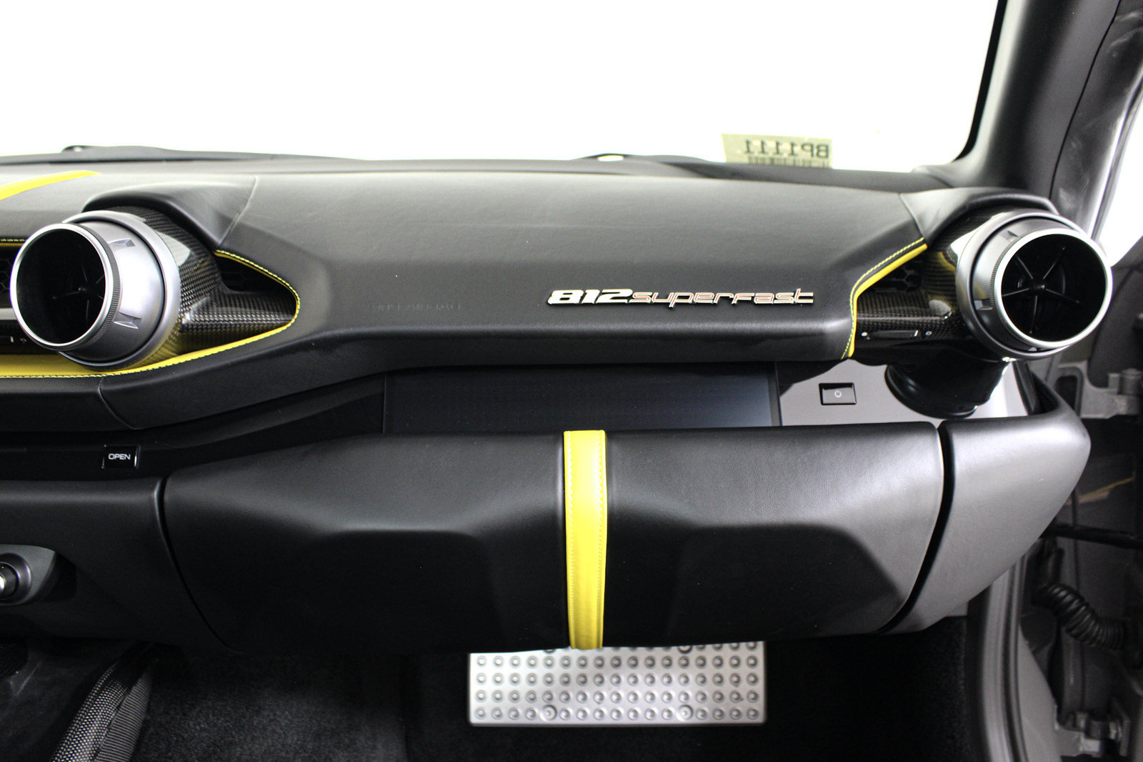 Used 2019 Ferrari 812 Superfast RWD image 40