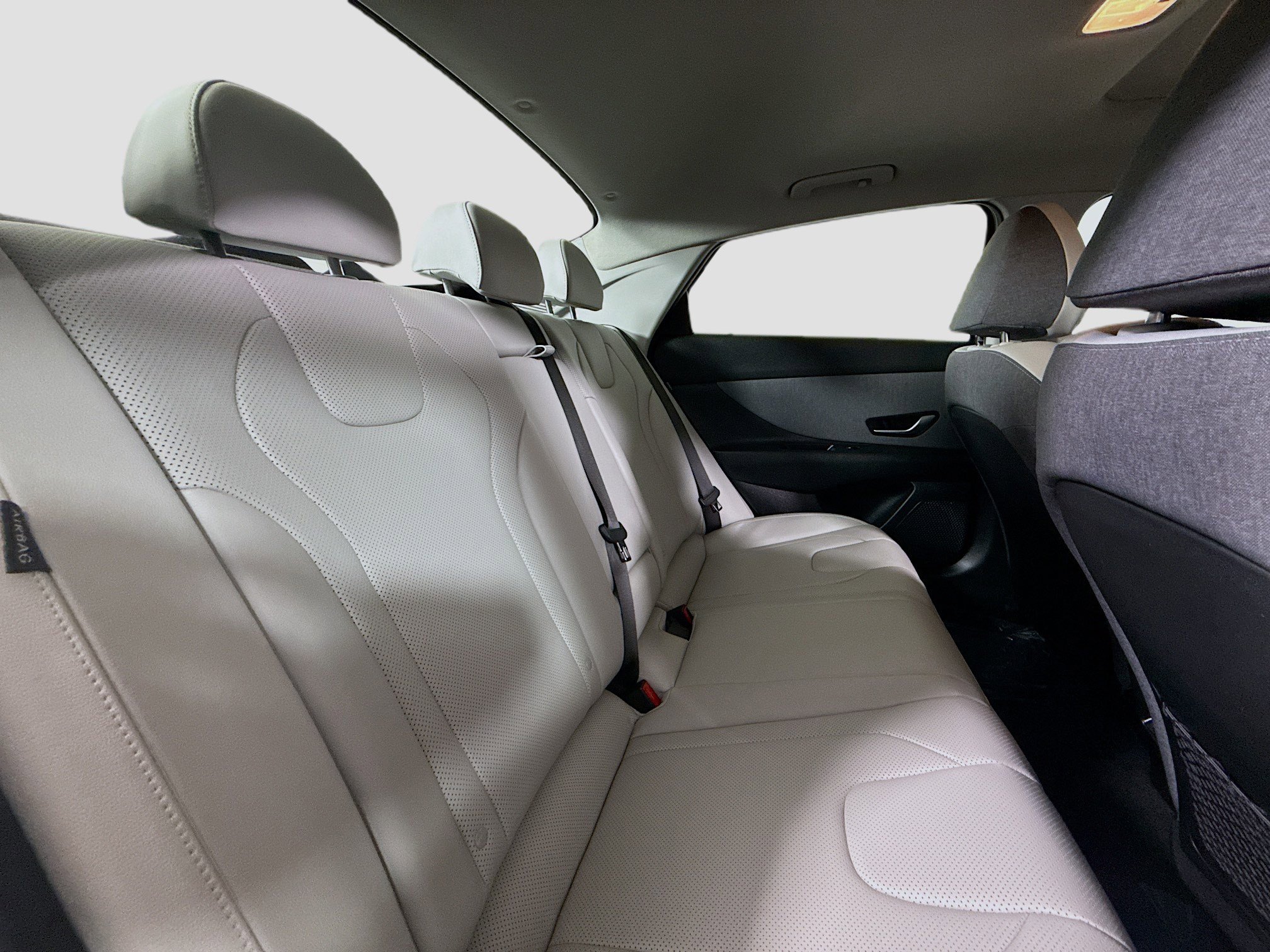 Used 2025 Hyundai Elantra Limited image 27