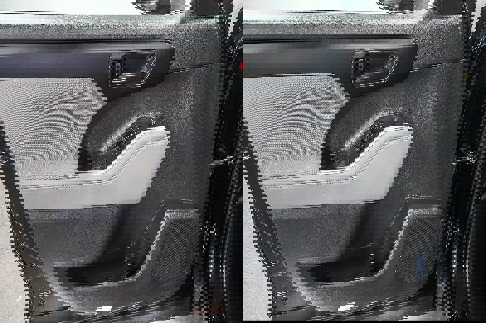 Used 2023 Toyota Highlander L image 21