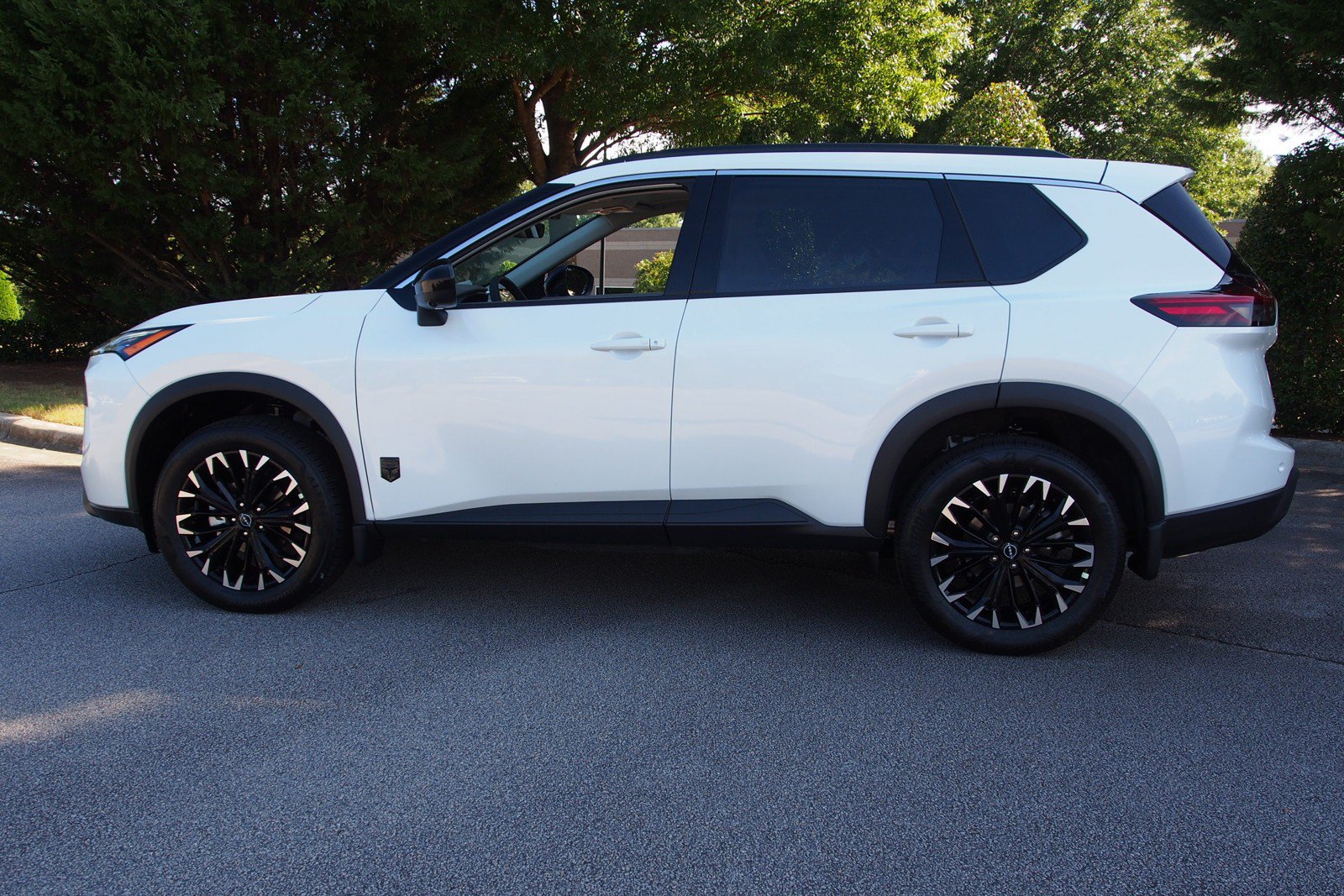 New 2026 Nissan Rogue Dark Armor FWD image 4