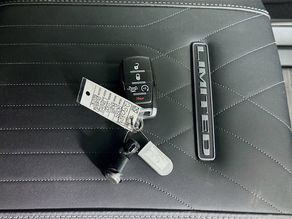 New 2025 RAM 3500 Limited w/ Towing Technology Group image 21