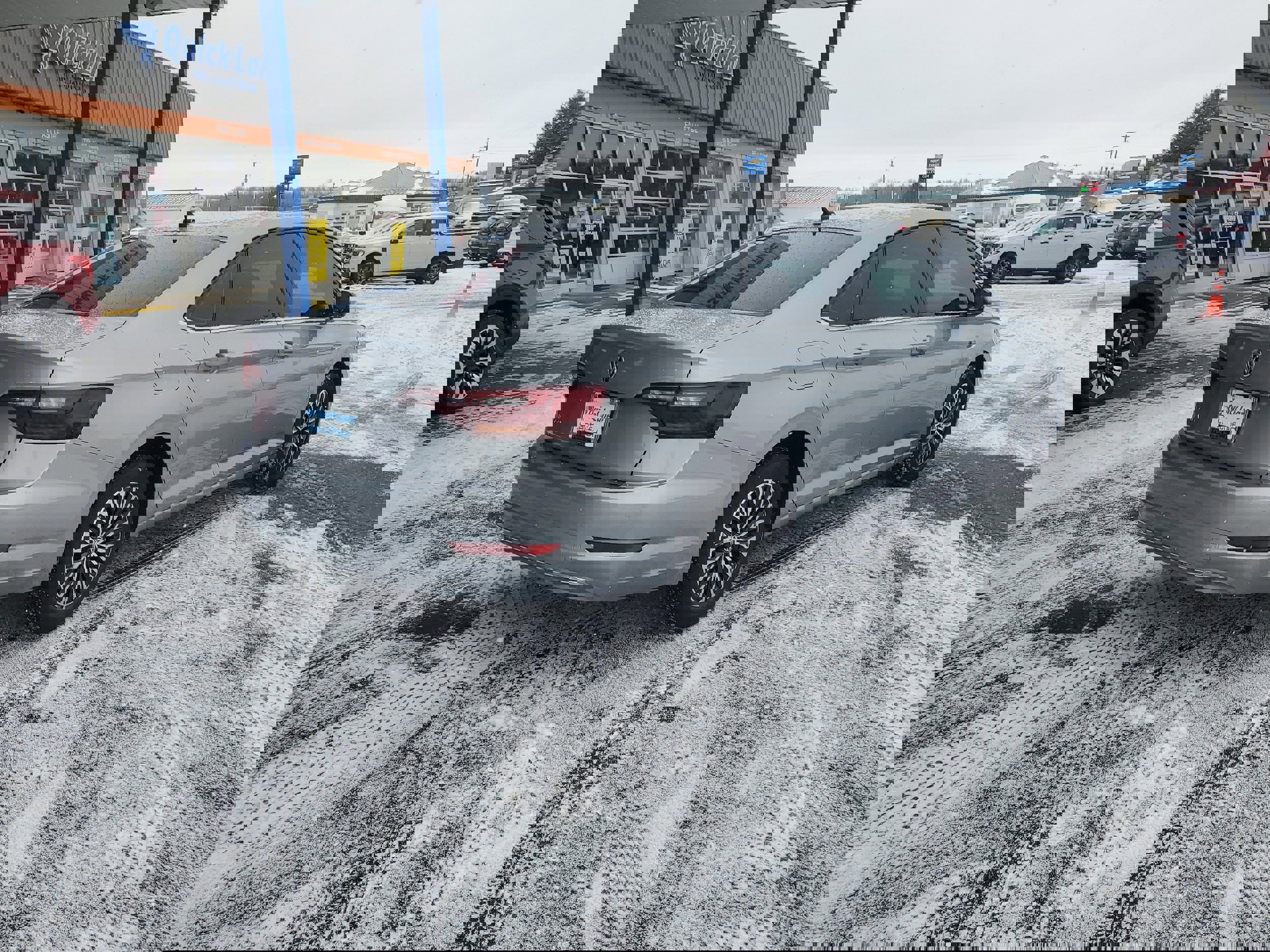 Used 2019 Volkswagen Jetta SEL w/ Cold Weather Package image 4