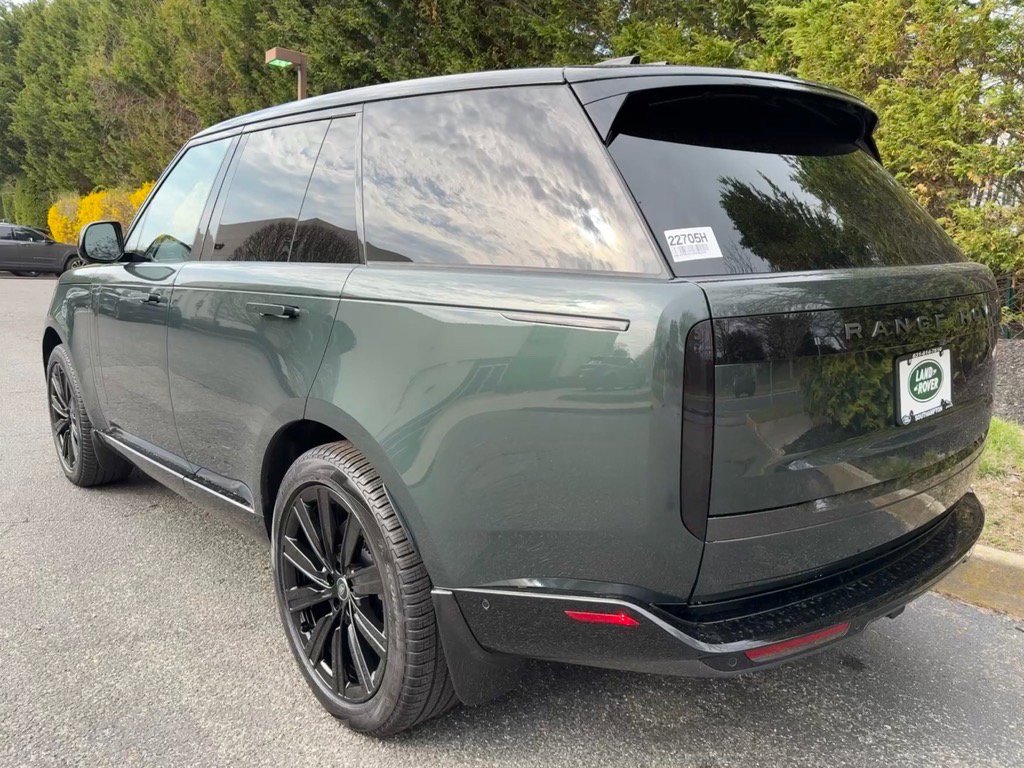 New 2025 Land Rover Range Rover SE image 3