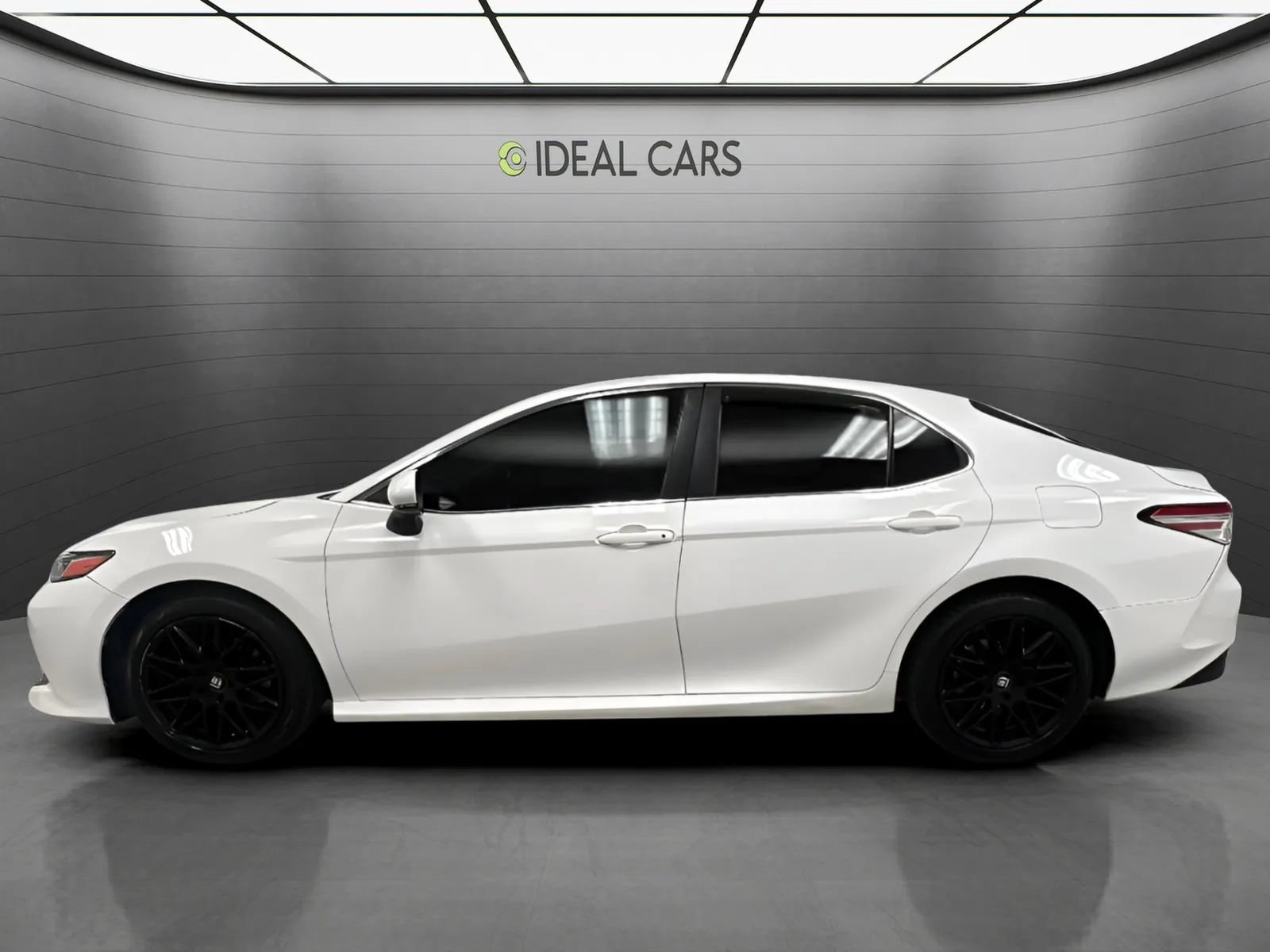 Used 2018 Toyota Camry LE FWD image 8