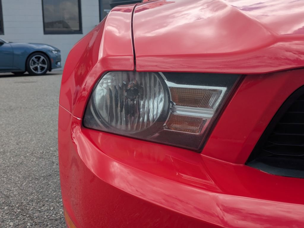 Used 2010 Ford Mustang Convertible RWD image 11
