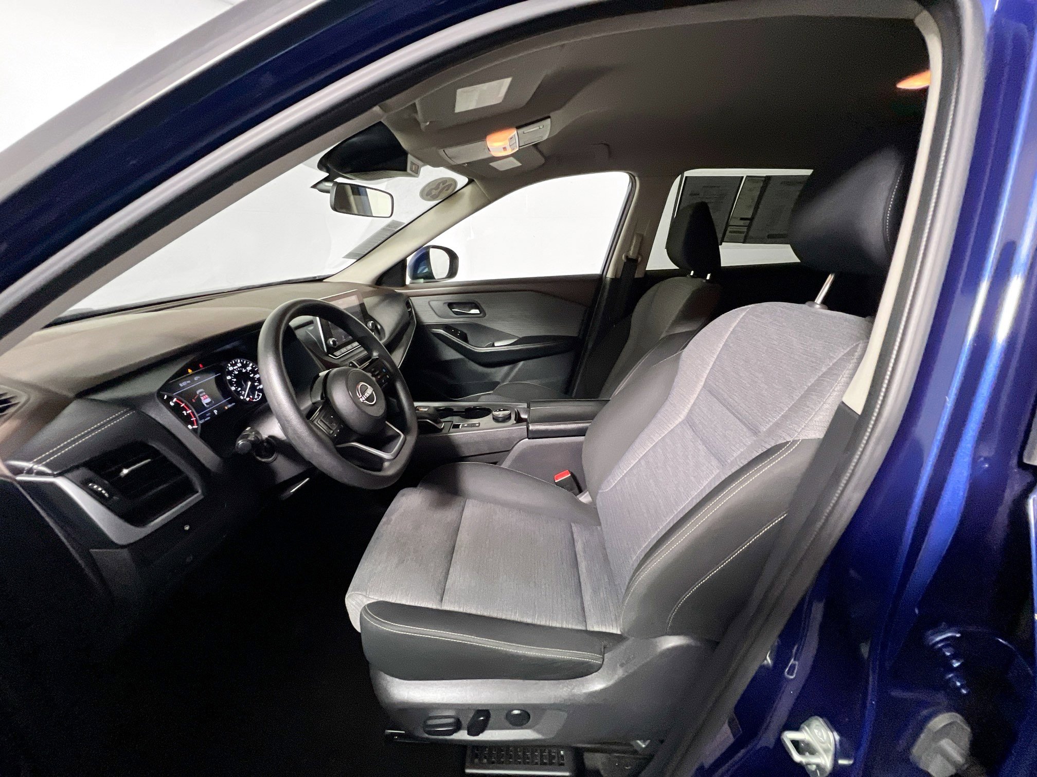 Used 2023 Nissan Rogue SV image 14