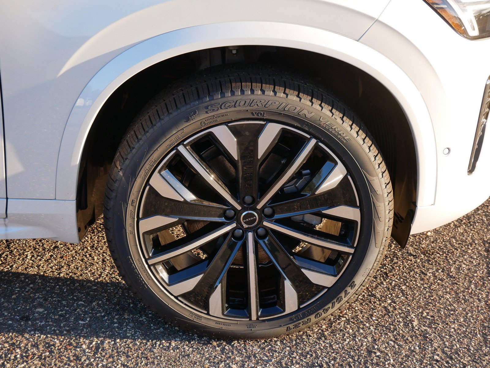 New 2027 Volvo XC90 B6 Ultra AWD/4WD image 3