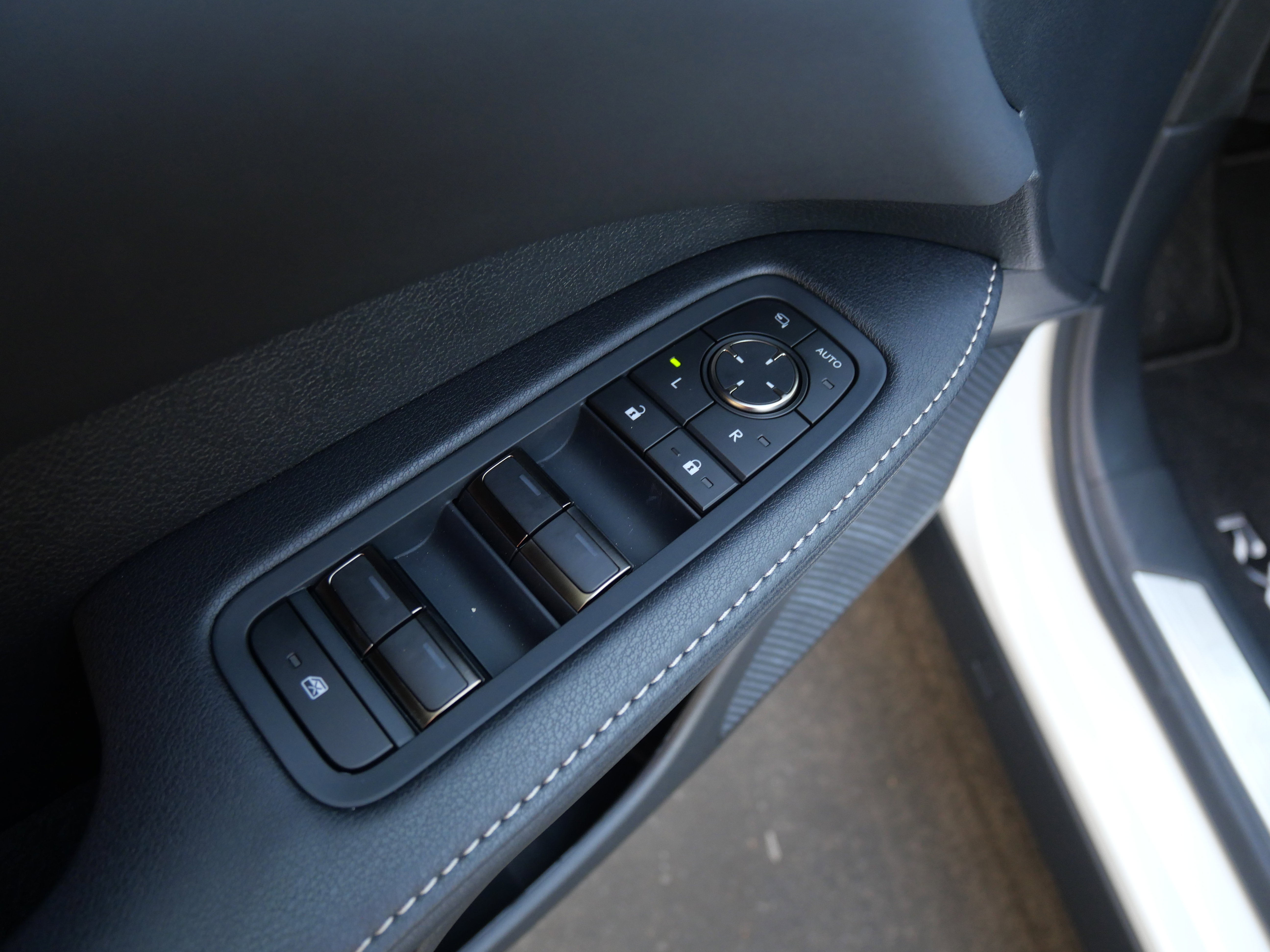 Used 2025 Lexus RX 350 FWD image 17