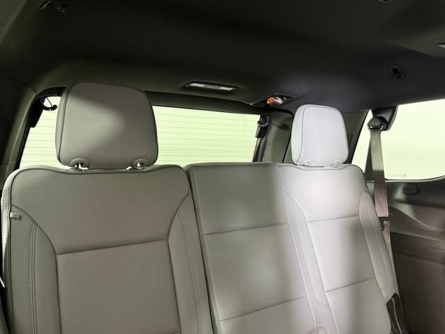 Used 2024 GMC Yukon SLT w/ SLT Luxury Package AWD/4WD image 32