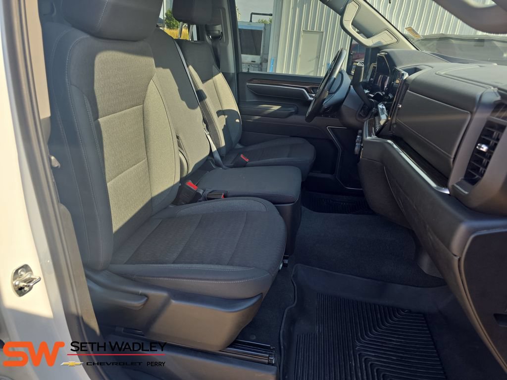 Used 2025 Chevrolet Silverado 2500 LT w/ Convenience Package AWD/4WD image 10