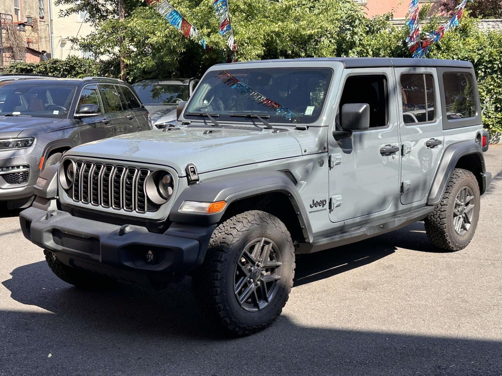 Used 2024 Jeep Wrangler Unlimited Sport AWD/4WD image 8