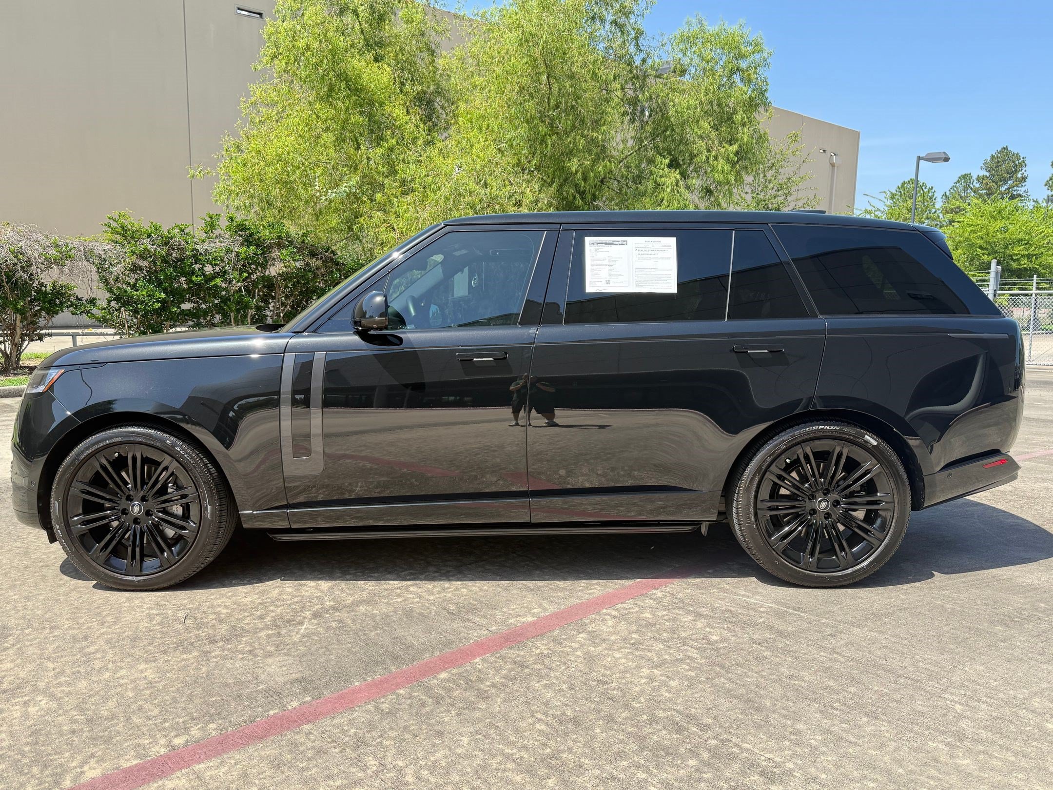 Used 2025 Land Rover Range Rover Long Wheelbase SE AWD/4WD image 26