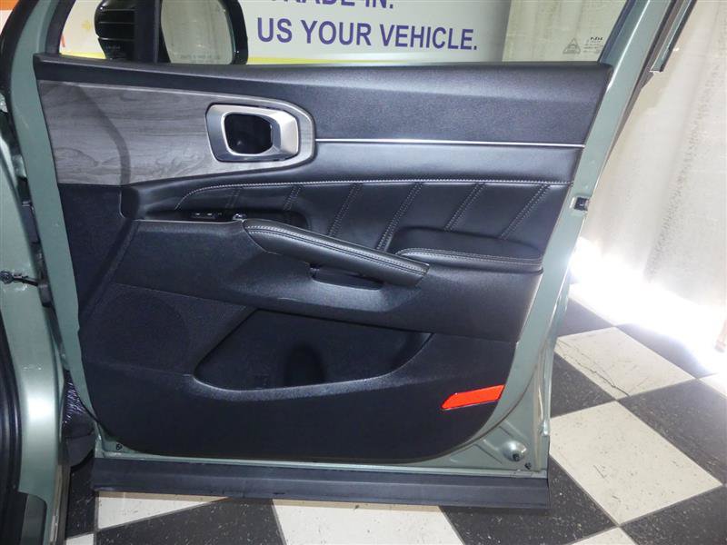 Used 2025 Kia Sorento SX AWD/4WD image 30