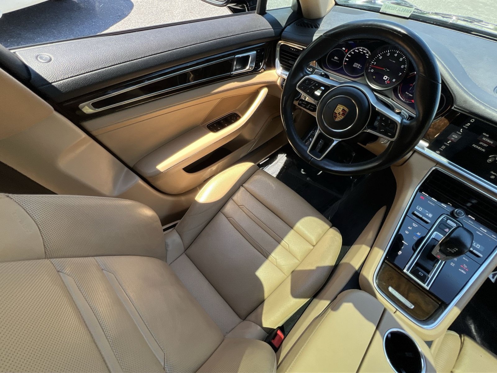 Used 2018 Porsche Panamera RWD image 16