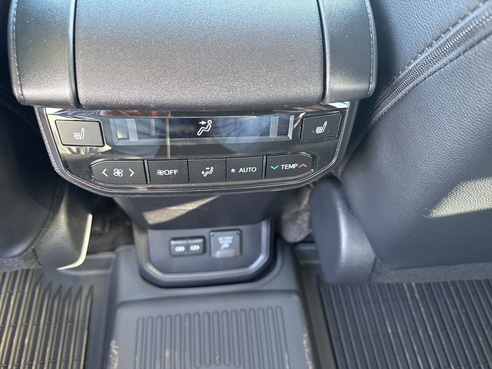 New 2026 Toyota Highlander Platinum image 29