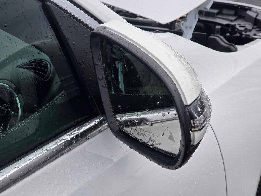 Used 2025 Mercedes-Benz GLB 250 4MATIC image 30