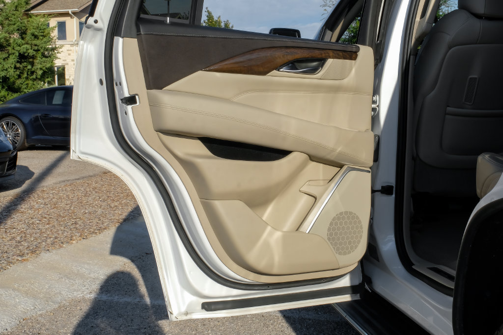 Used 2018 Cadillac Escalade Luxury AWD/4WD image 47