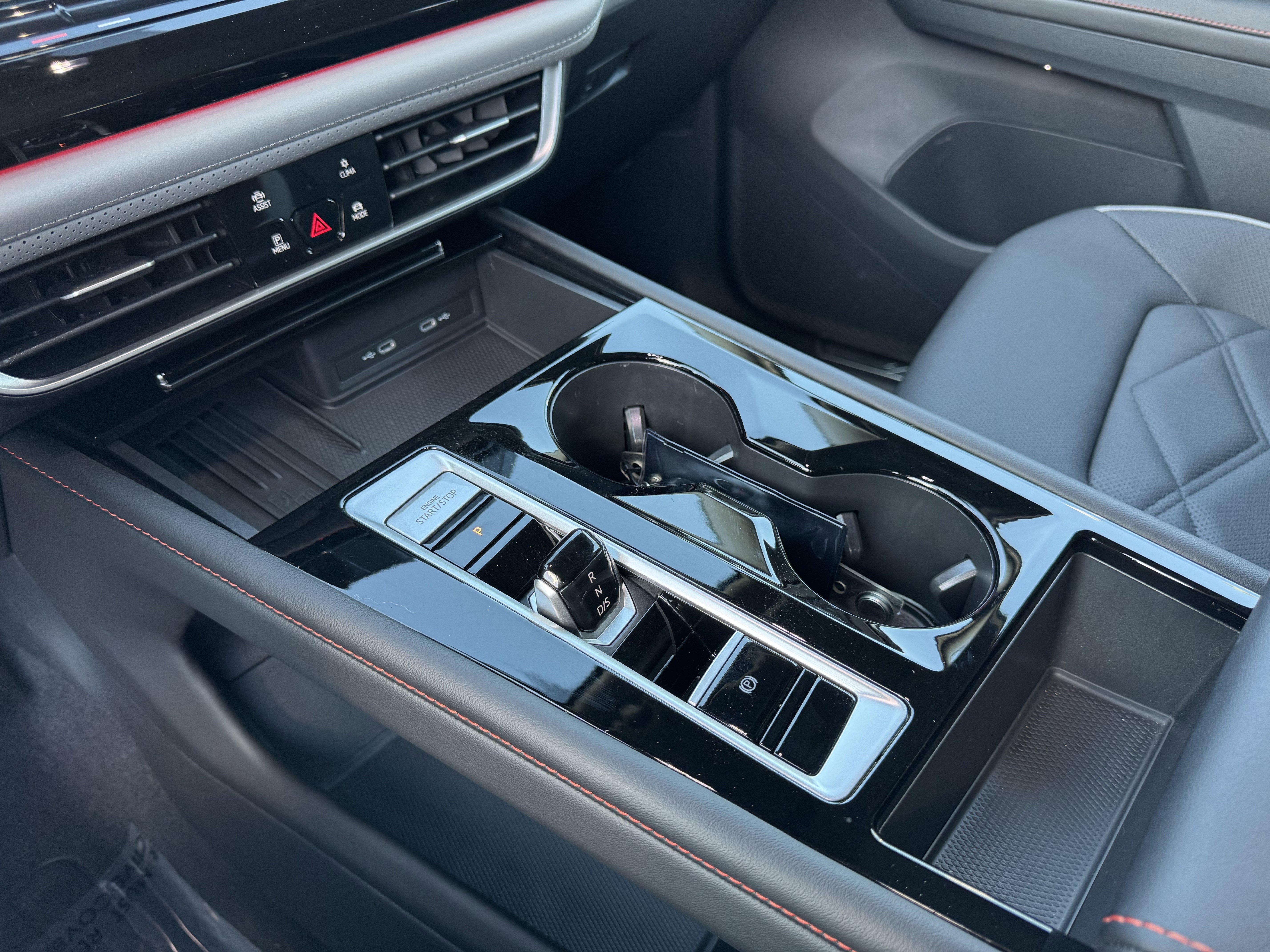 Certified 2025 Volkswagen Atlas Peak Edition SE AWD/4WD image 29