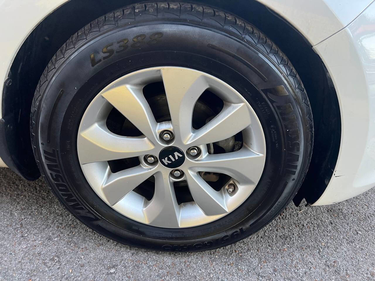 Used 2016 Kia Rio EX image 29