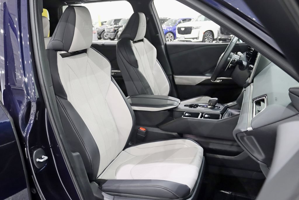 Used 2025 Lexus TX 500h AWD w/ Technology Package image 27