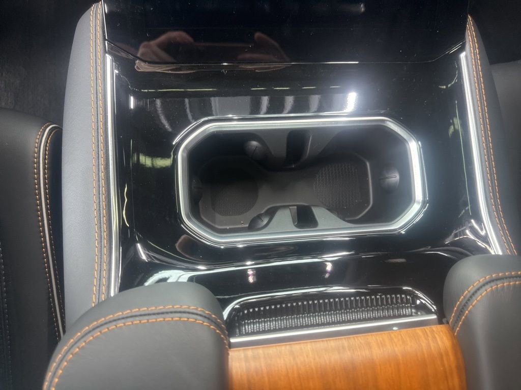 New 2025 Jeep Grand Wagoneer Series III w/ HD Trailer Tow Package image 32