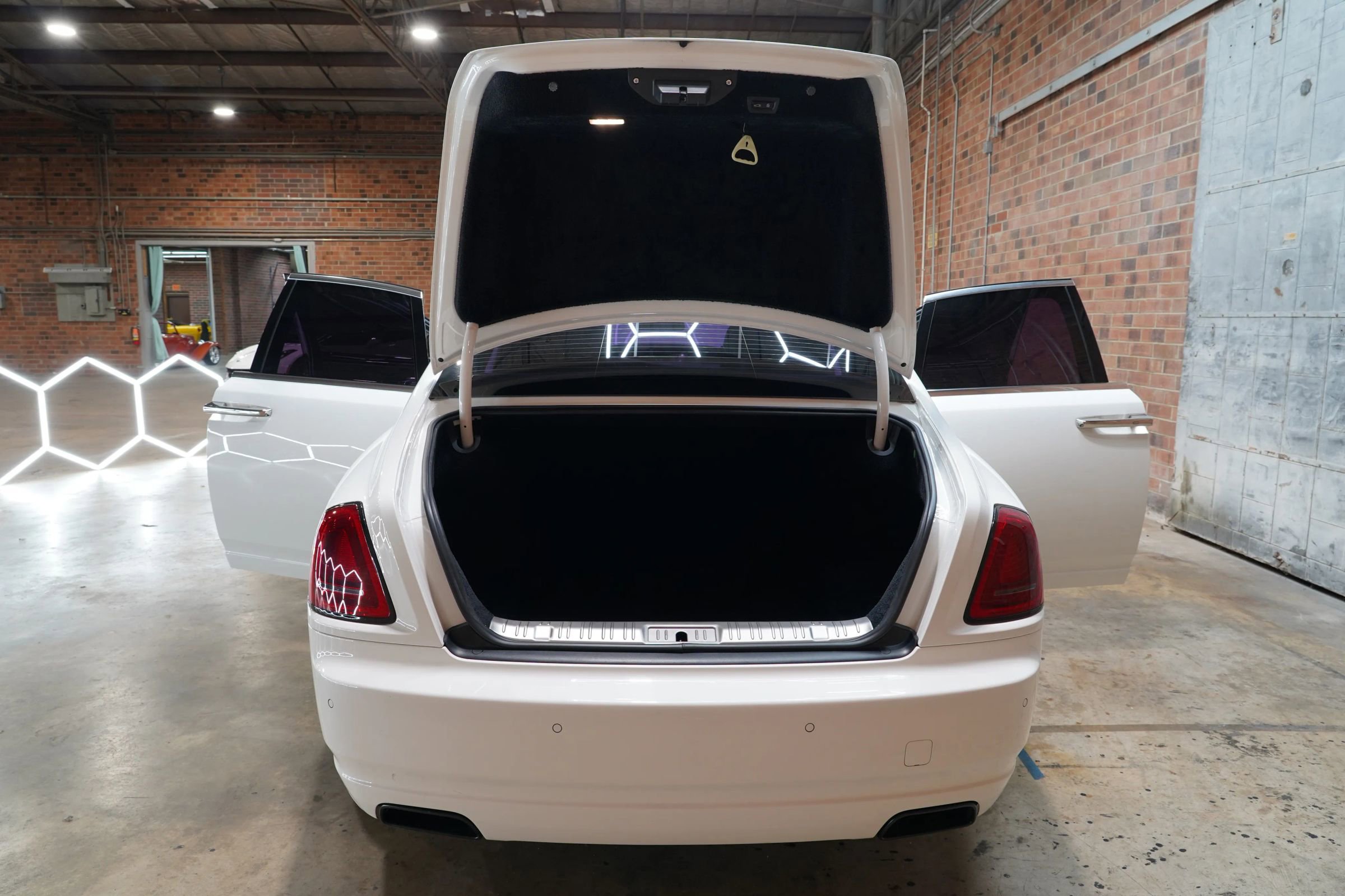 Used 2015 Rolls-Royce Ghost image 32