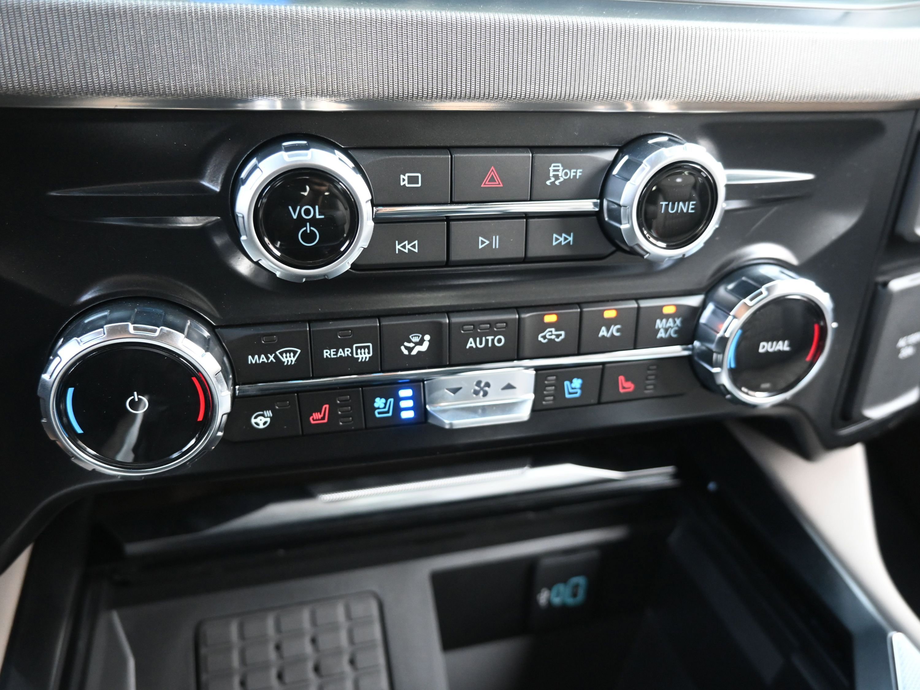 New 2026 Ford F450 Platinum w/ Platinum Plus Package image 27