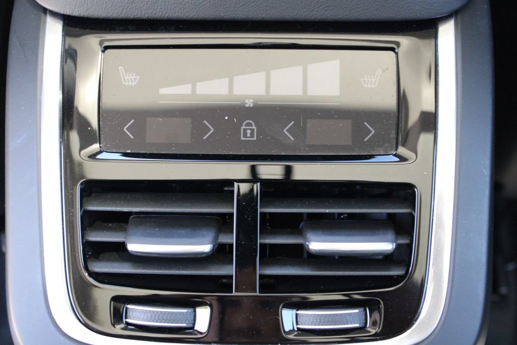 Used 2025 Volvo XC90 B6 Plus AWD/4WD image 16
