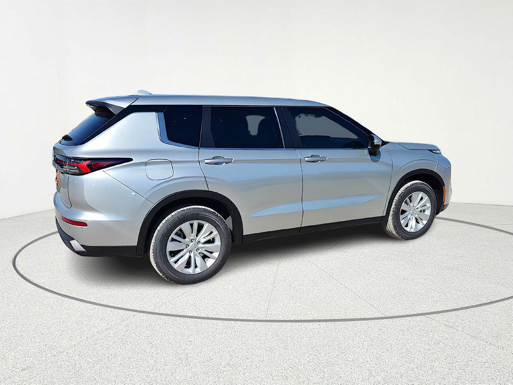 New 2026 Mitsubishi Outlander ES image 7