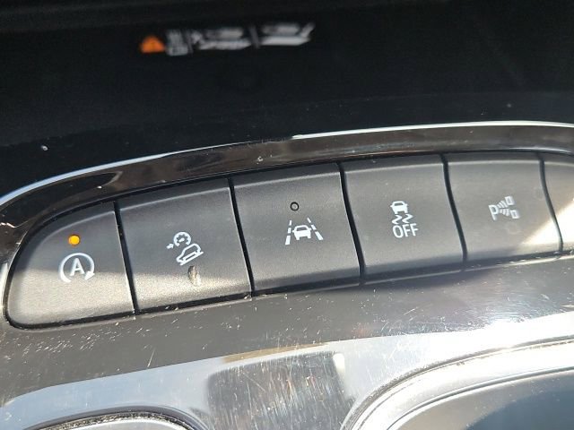Used 2023 Buick Envision Avenir AWD/4WD image 34
