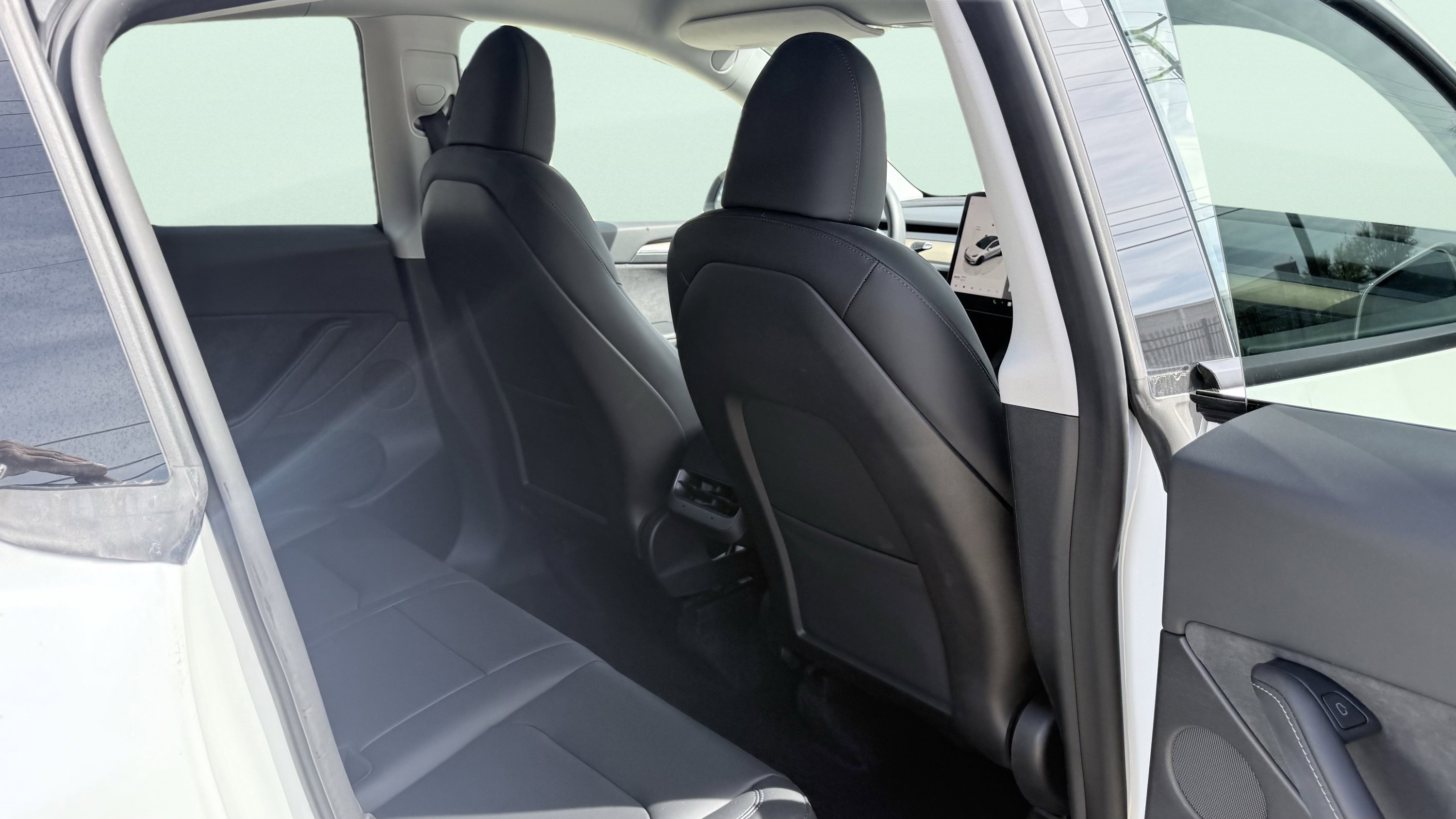 Used 2023 Tesla Model Y Long Range image 37