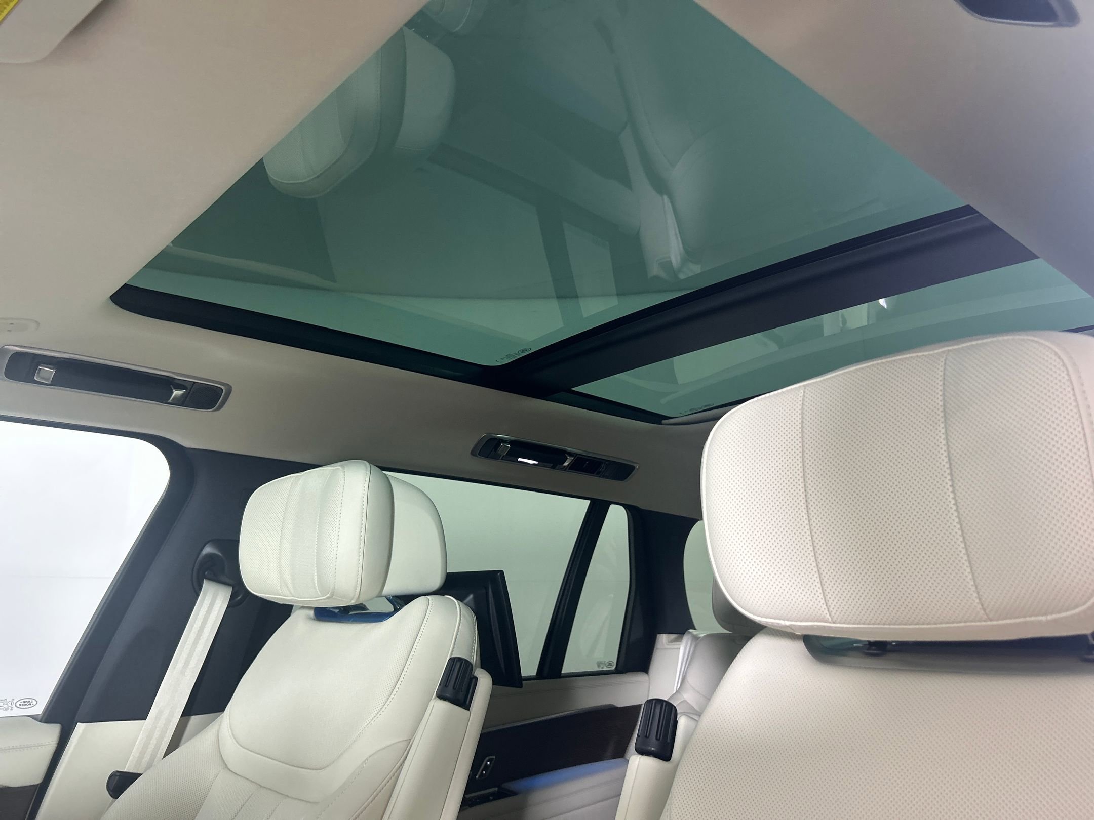 New 2025 Land Rover Range Rover Long Wheelbase Autobiography image 11