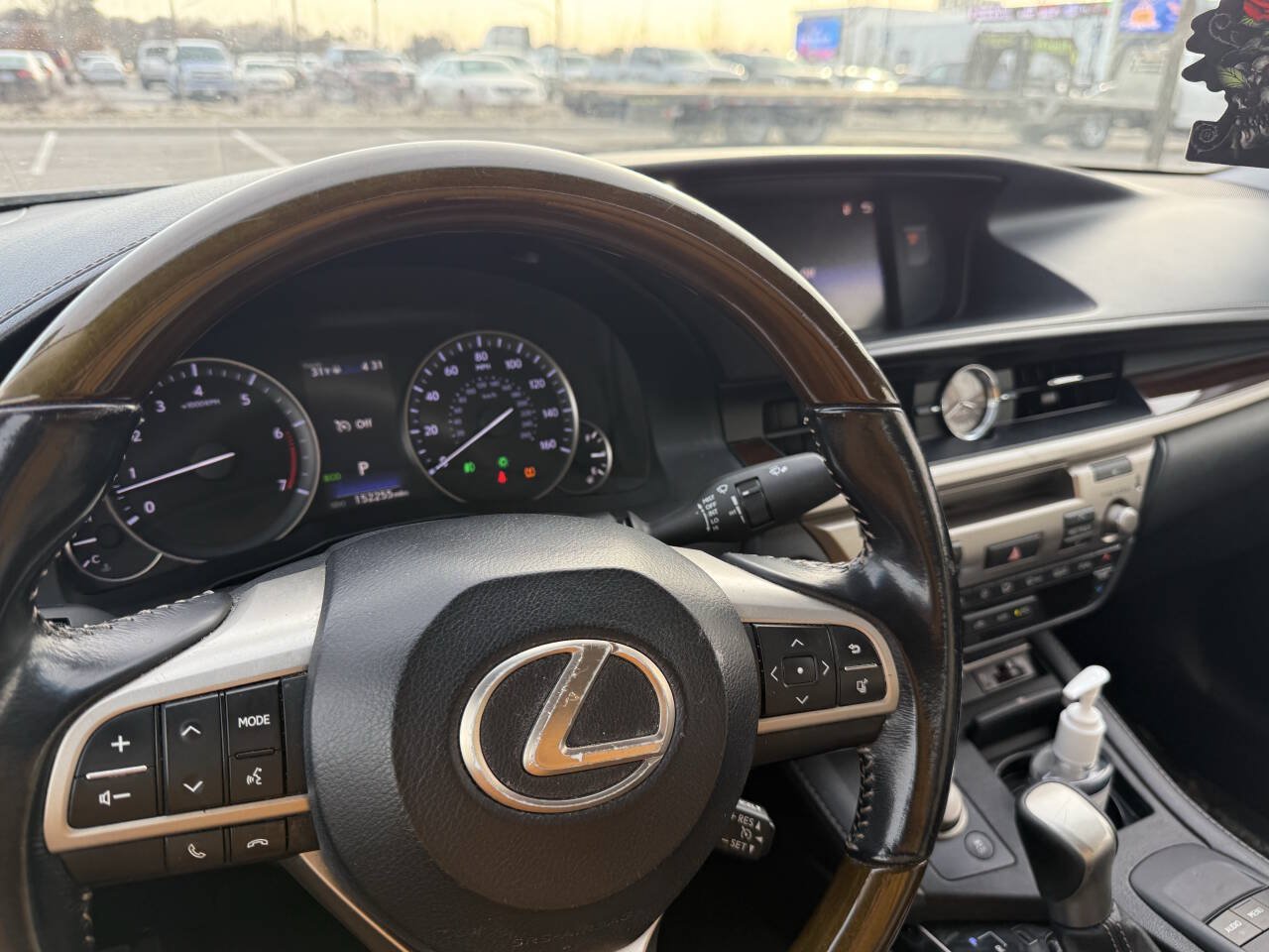 Used 2016 Lexus ES 350 w/ Premium Package w/Wood Trim FWD image 11