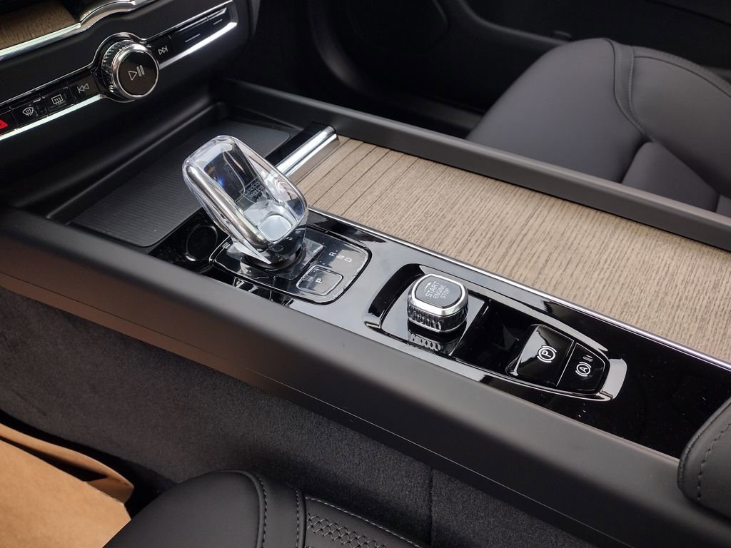 New 2026 Volvo XC60 B5 Plus w/ Protection Package Premier image 17
