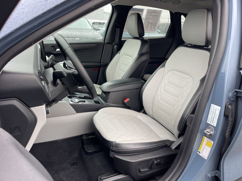 Used 2023 Ford Escape Platinum w/ Premium Technology Package AWD/4WD image 19